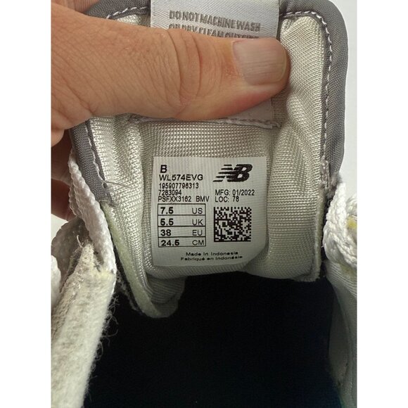 Size 7,5 Women's - Tried On New Balance 574 Core Pack Grey / Grey - Picture 10 of 11